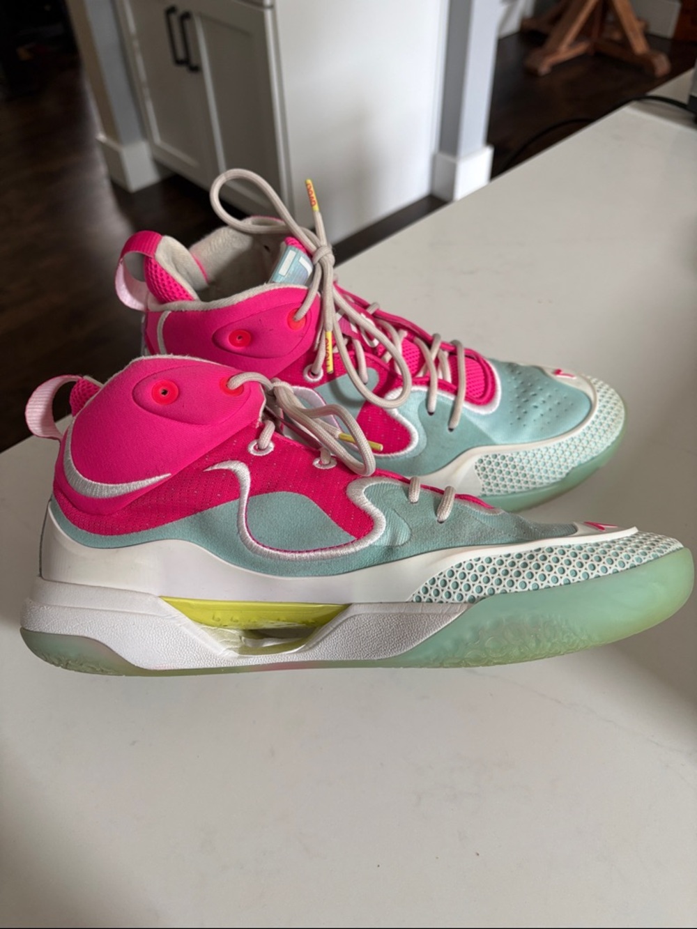 Avoli Vol.2 Mid Cotton Candy Retreat Volleyball Sneakers - Picture 2 of 5
